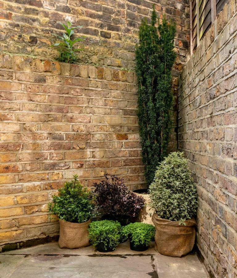 Apartment With Private Patio, And Park Across The Road (Adults Only) London Luaran gambar
