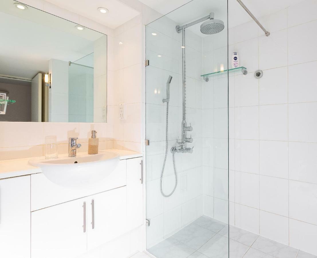 Apartment With Private Patio, And Park Across The Road (Adults Only) London Luaran gambar