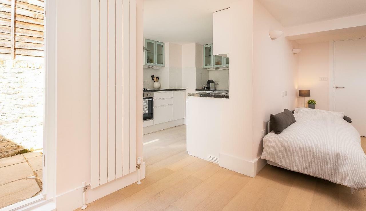 Apartment With Private Patio, And Park Across The Road (Adults Only) London Luaran gambar